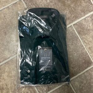 VAN HUESEN BUTTON UP